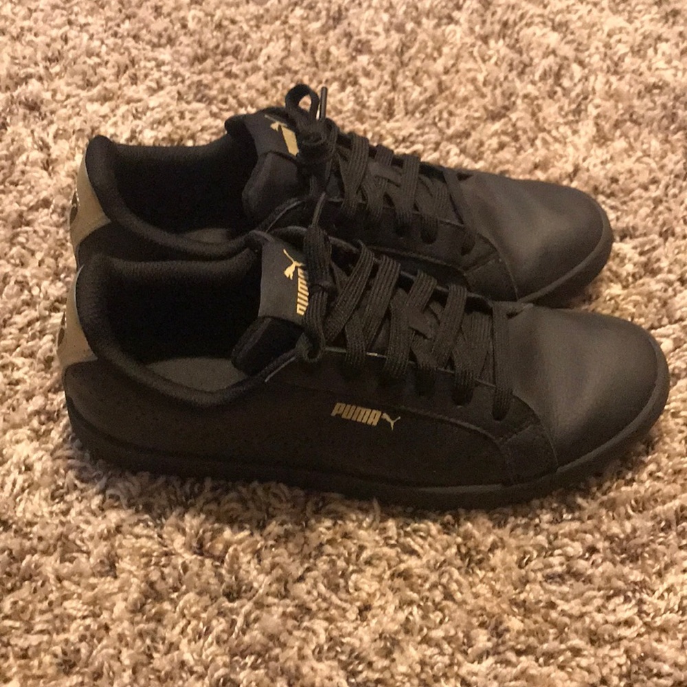 Women’s Puma Logo Leather Sneaker